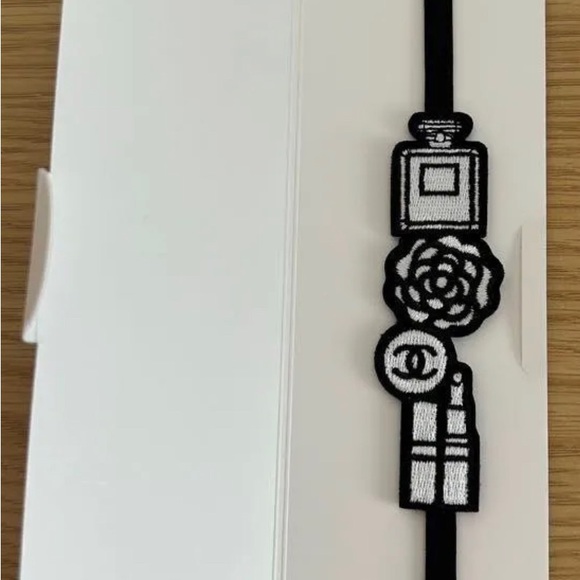 CHANEL headband or bookmark RARE - Picture 3 of 6